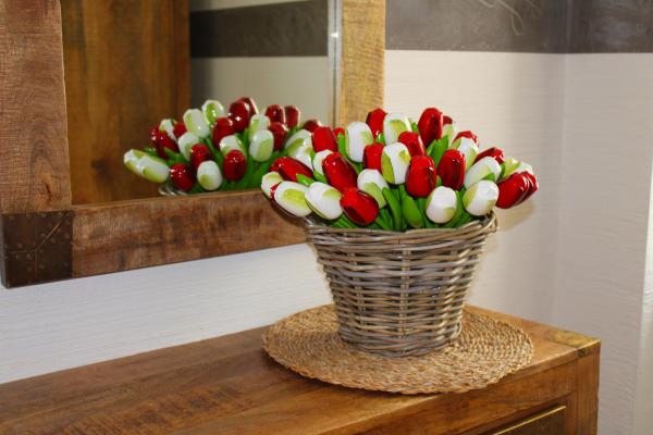 50 wooden tulips each 34 cm high in a wicker basket, hand-painted, wooden flowers, wooden decoration, wooden art tulips, Made in Holland